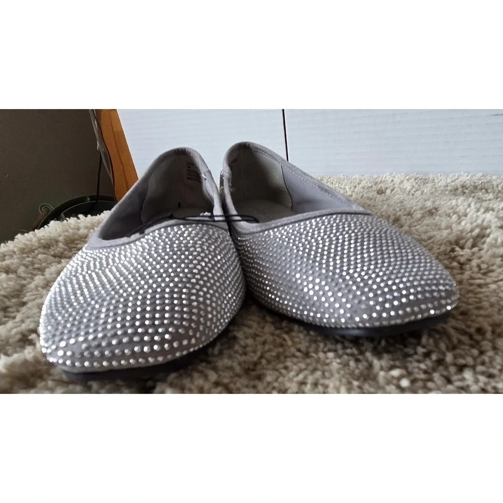 LONDON FOG COLLECTION Women's Silver Embellished Flats Sz 7W ~ NWT ~